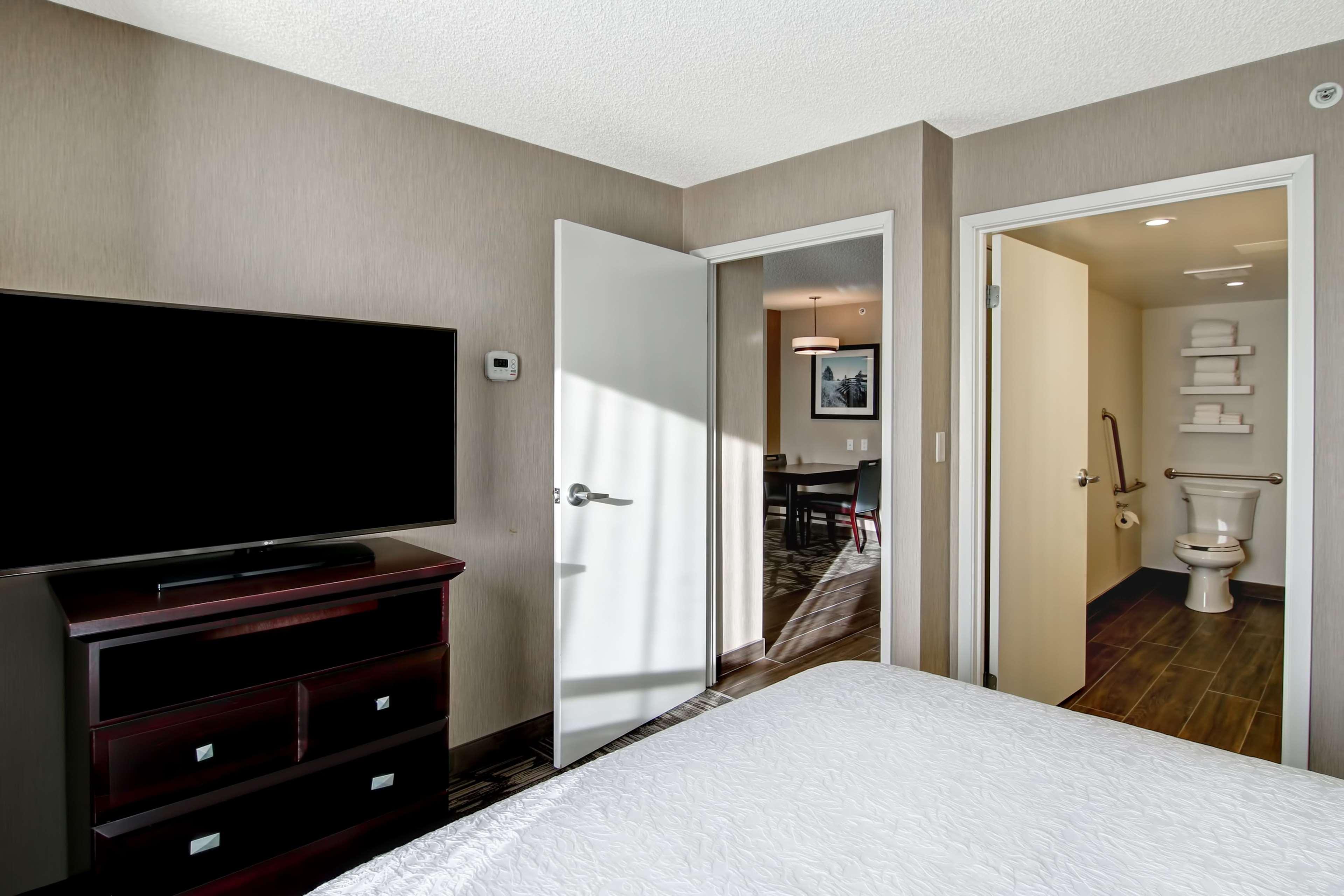 Hampton Inn & Suites By Hilton Calgary-Airport Eksteriør billede