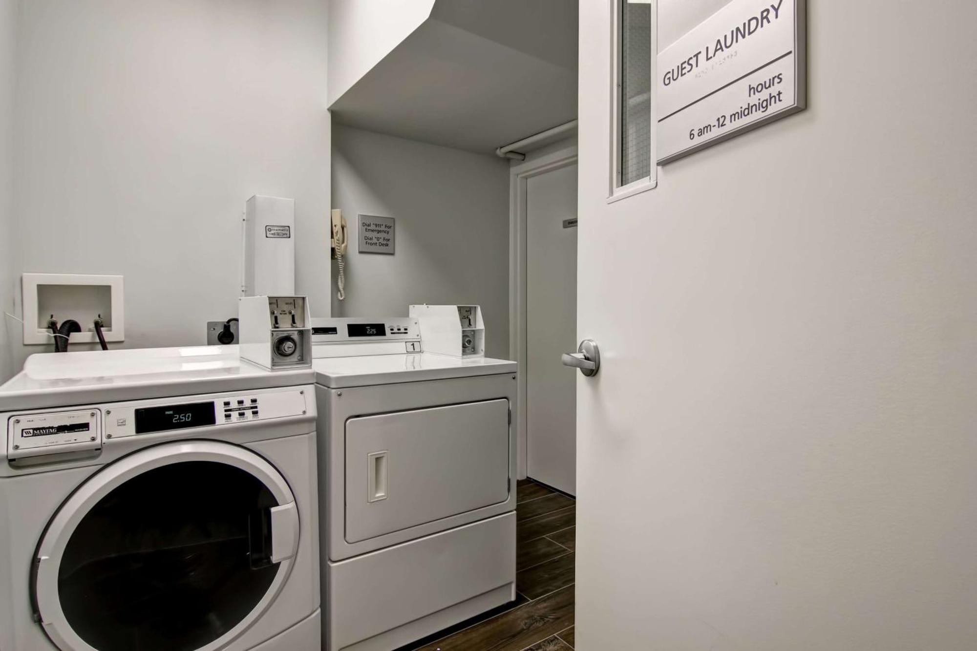 Hampton Inn & Suites By Hilton Calgary-Airport Eksteriør billede