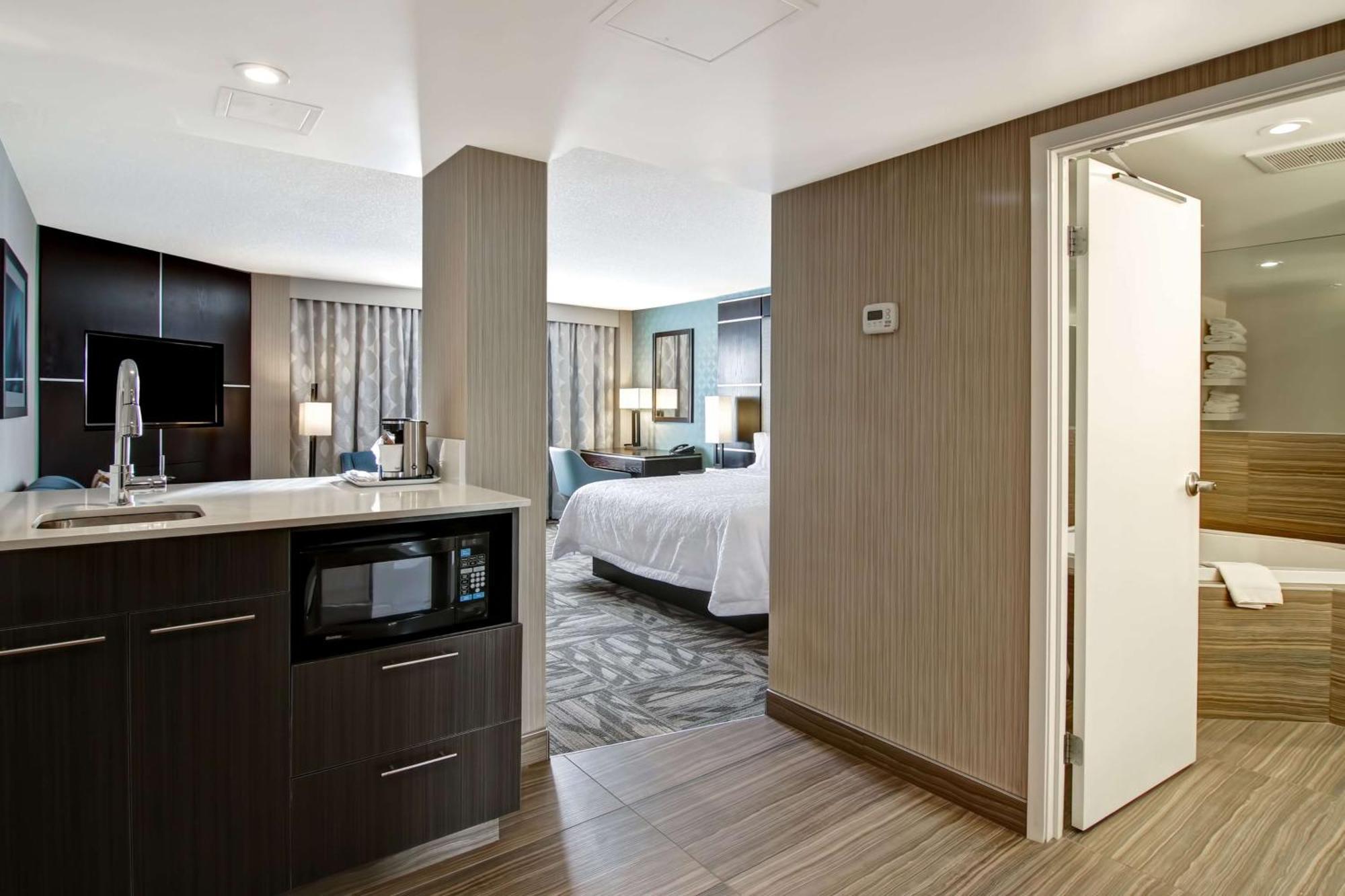 Hampton Inn & Suites By Hilton Calgary-Airport Eksteriør billede