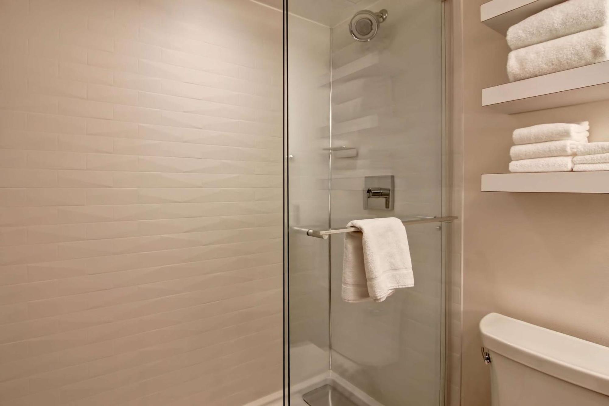 Hampton Inn & Suites By Hilton Calgary-Airport Eksteriør billede