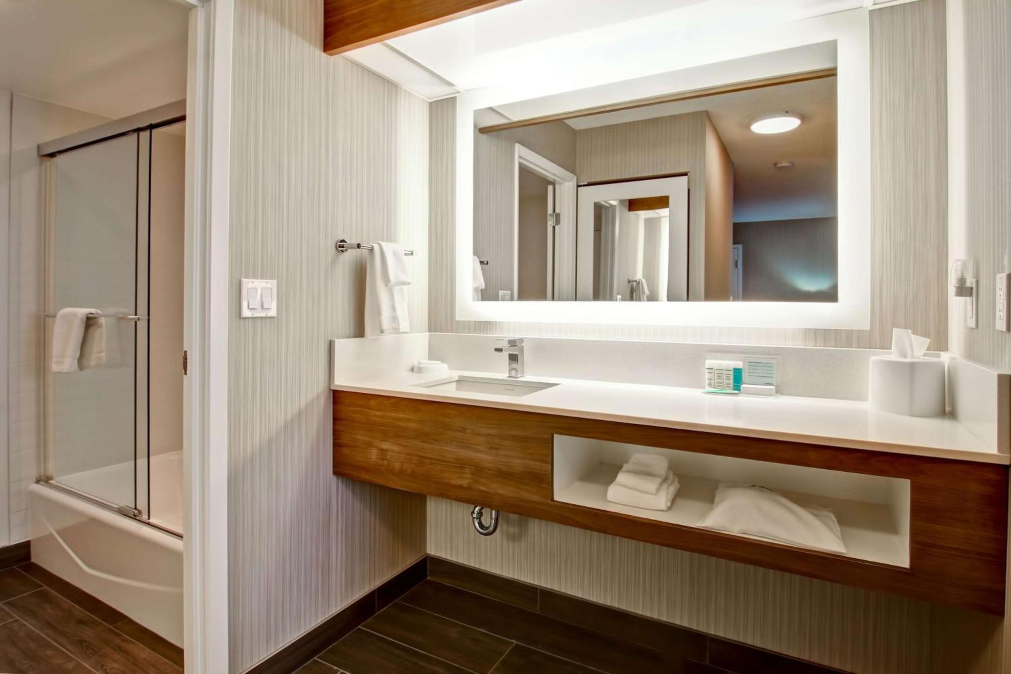 Hampton Inn & Suites By Hilton Calgary-Airport Eksteriør billede