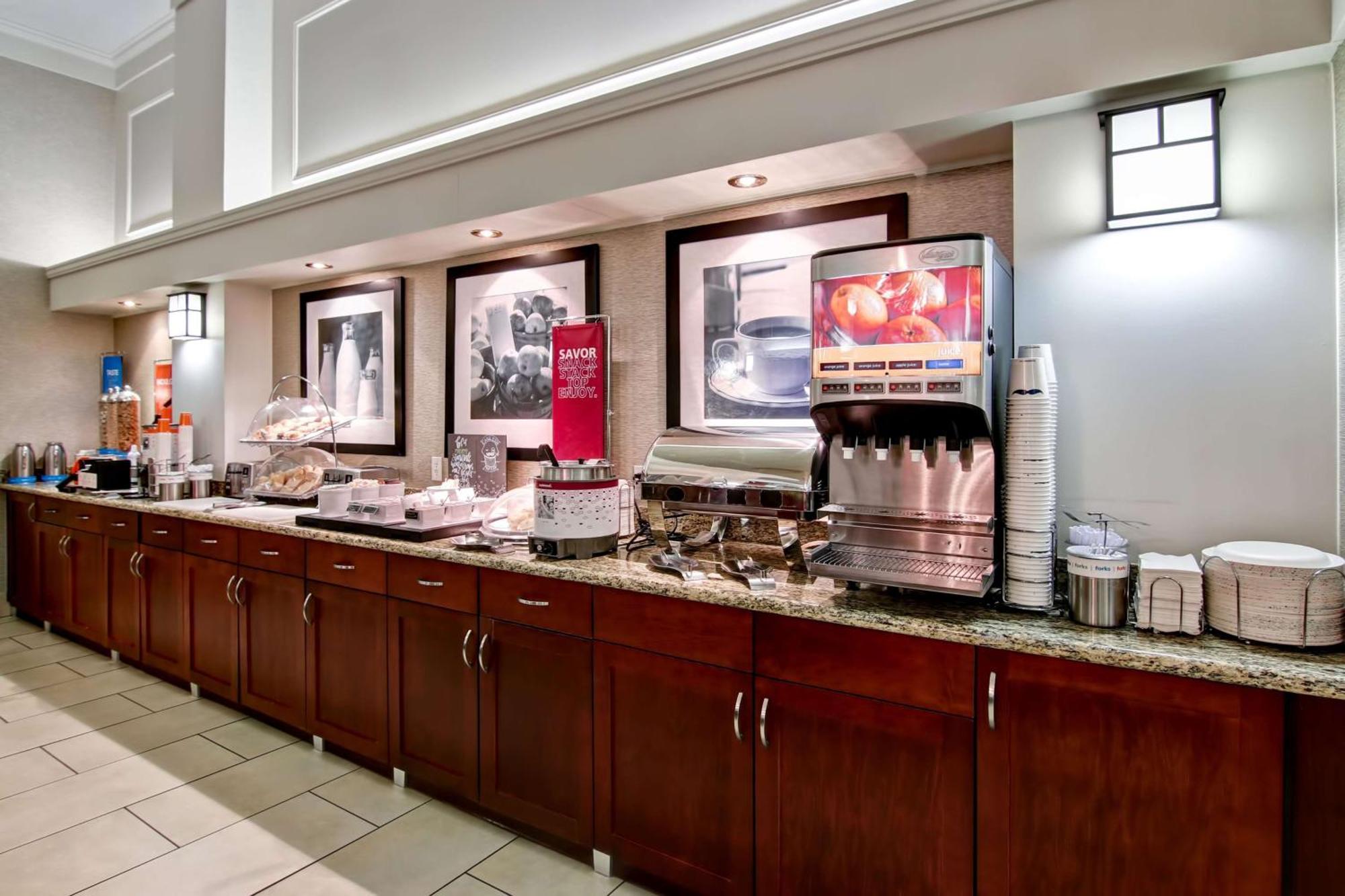 Hampton Inn & Suites By Hilton Calgary-Airport Eksteriør billede