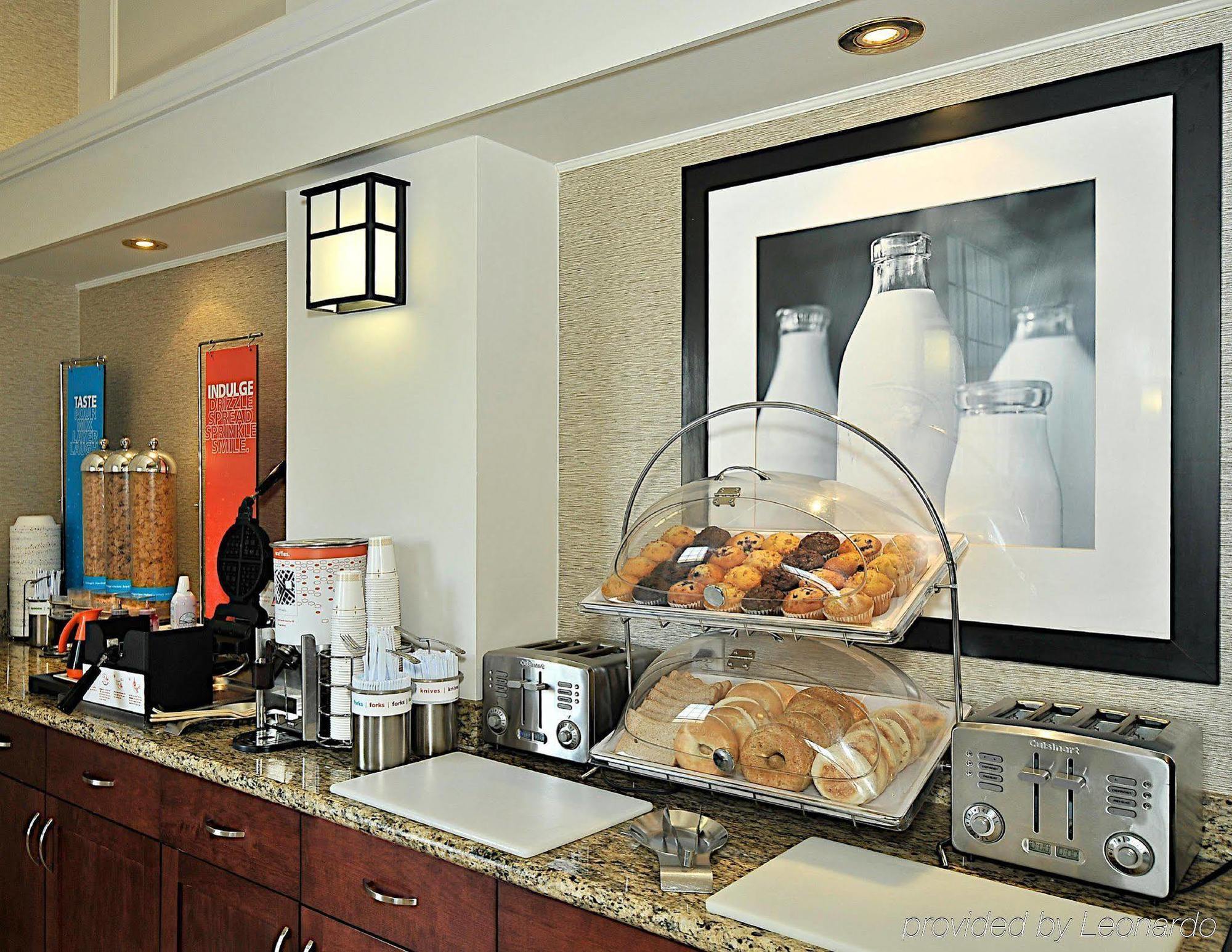 Hampton Inn & Suites By Hilton Calgary-Airport Eksteriør billede