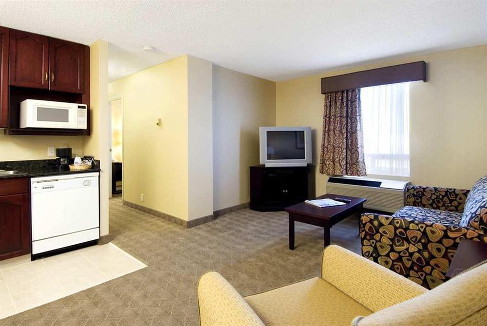 Hampton Inn & Suites By Hilton Calgary-Airport Værelse billede